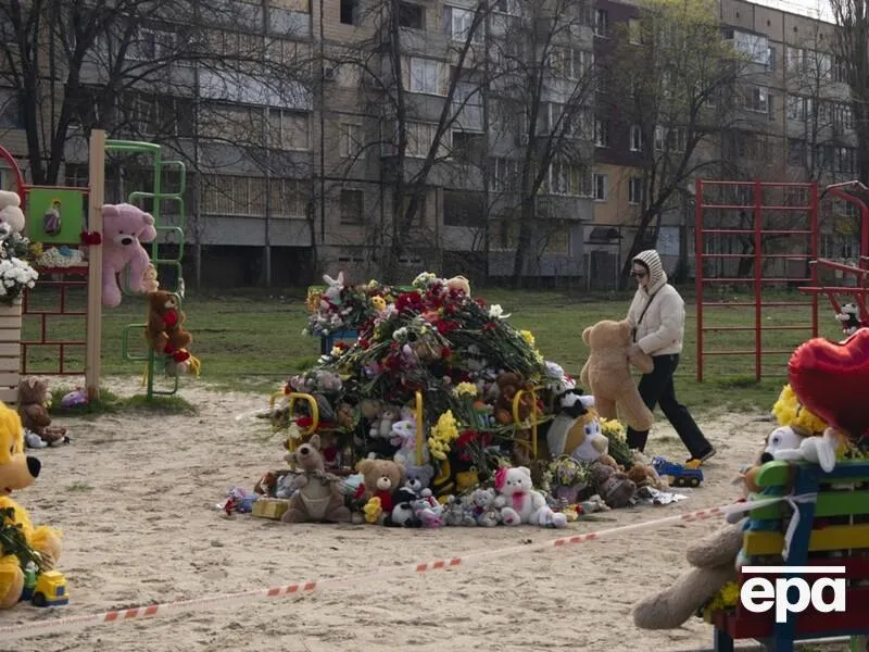 An improvised memorial for the victims of the April 4 strike in Kryvyi Rih. Photo credits: EPA