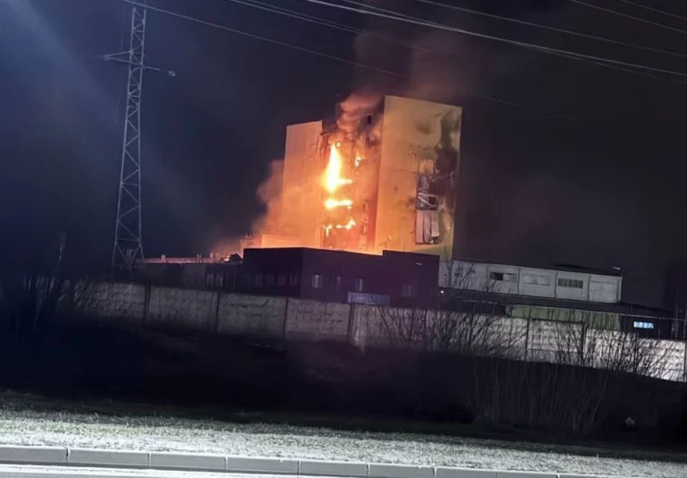Fire in the main building of the Fiber Optic System enterprise in Saransk. April 5, 2025. Photo credits: Oleg Rakayev