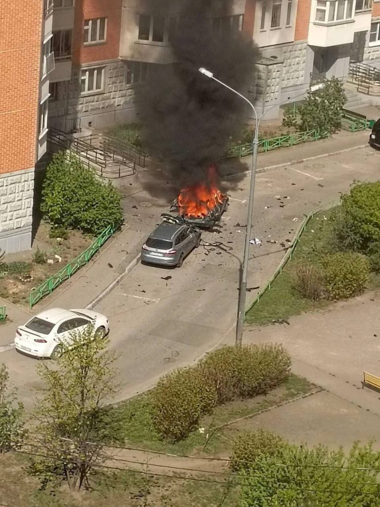 Volkswagen Golf після підіриву російського генерала Ярослава Москалика, 25 квітня 2025. Фото російські ЗМІ
