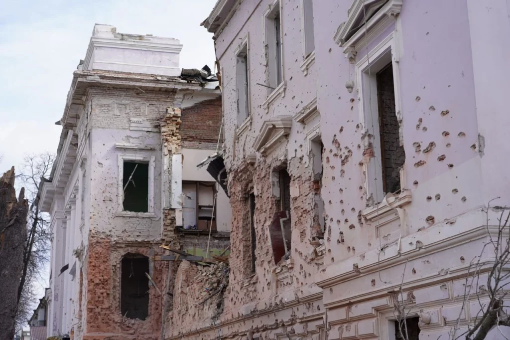 Місце теракту у Сумах, 13.04.2025. Фото: ДСНС.