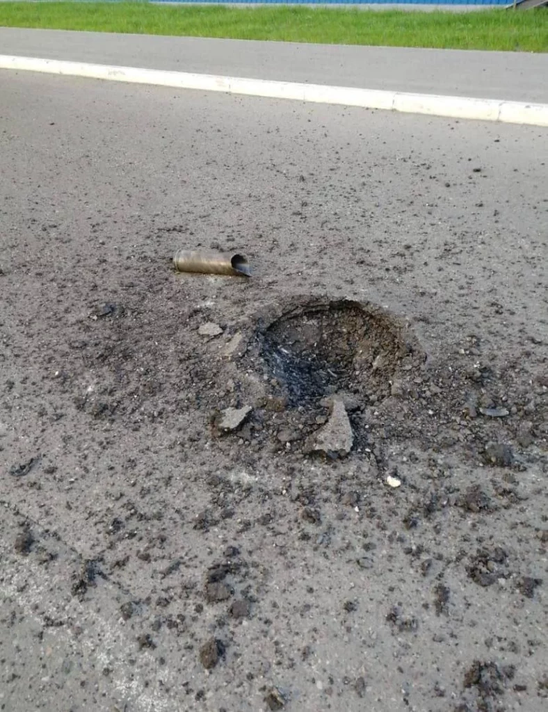 Воронка від вибуху боєприпасу. Джерело: ASTRA.