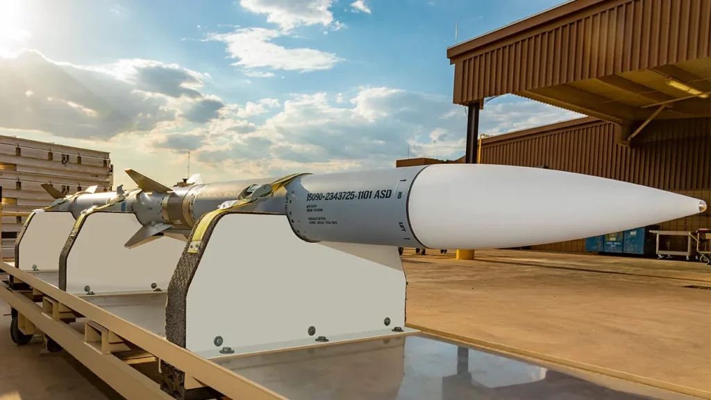 Авіаційна радіолокаційна ракета середньої дальності AIM-120 AMRAAM. Фото: RTX