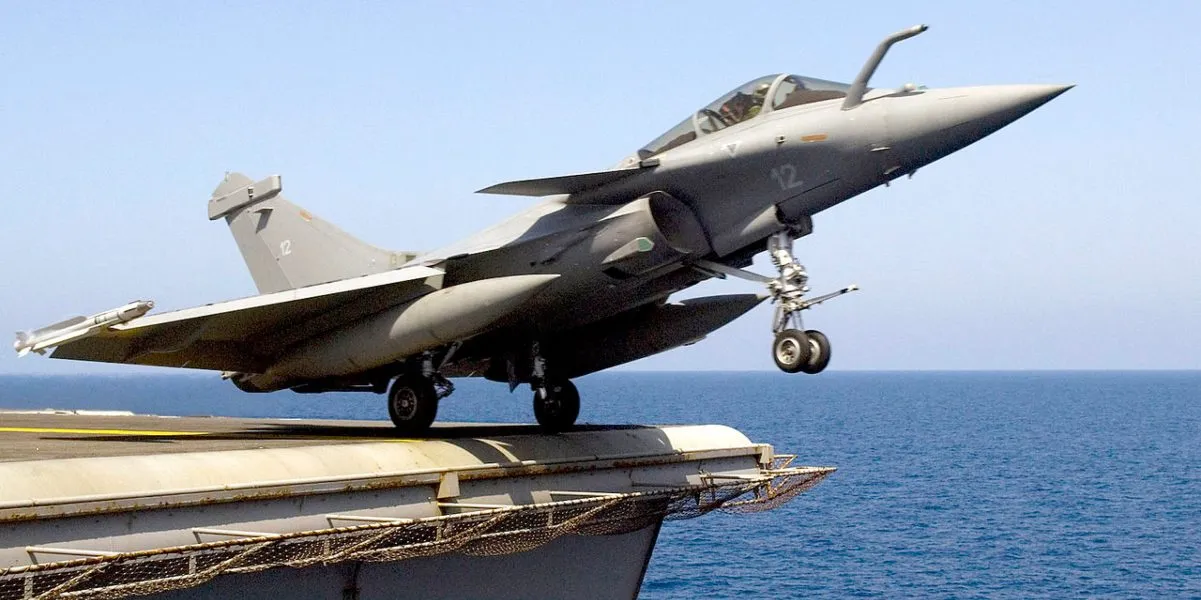 Франція відкладає оновлення палубних Rafale M до 2035 року через брак коштів