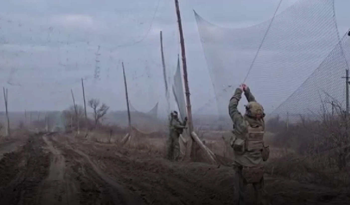 Окупанти будують тунелі з сіток для підтримки логістики наступу на Покровськ