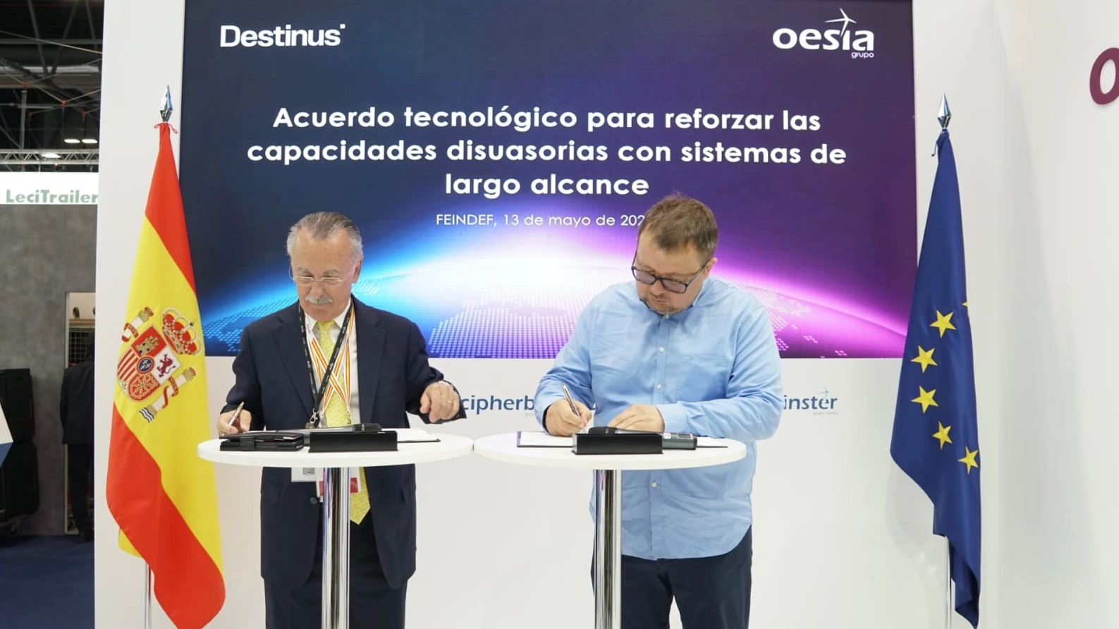 A representative of Grupo Oesia and Destinus sign a cooperation agreement. Source: Feria Internacional de Defensa y Seguridad de España