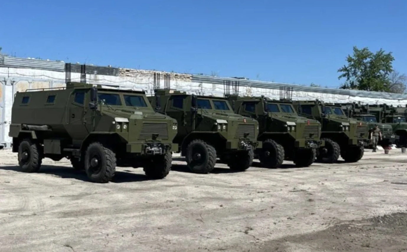 Російські бронеавтомобілі «Ладога» у Самарі. Травень 2025. Росія. Джерело: samara.bezformata.com