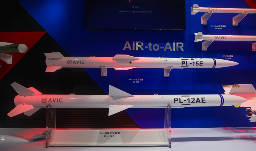 Китайські експортні ракети «повітря-повітря» PL-15E та PL-12AE.