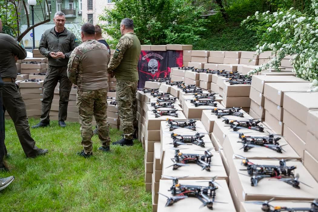 FPV-дрони від Києва для 72 ОМБр. Травень 2025. Фото: Віталій Кличко 