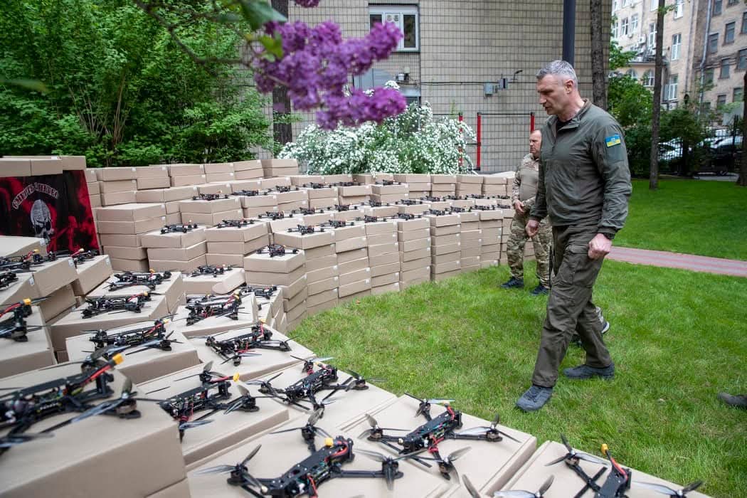 FPV-дрони від Києва для 72 ОМБр. Травень 2025. Фото: Віталій Кличко 