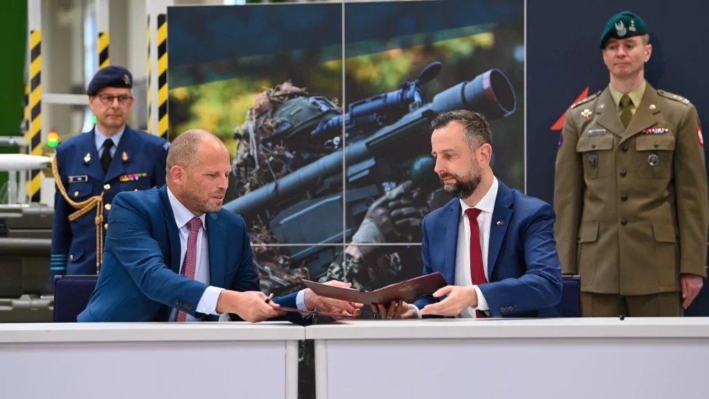 Підписання угоди на закупівлю ПЗРК Piorun. Джерело: Владислав Косіняк-Камиш (Х).