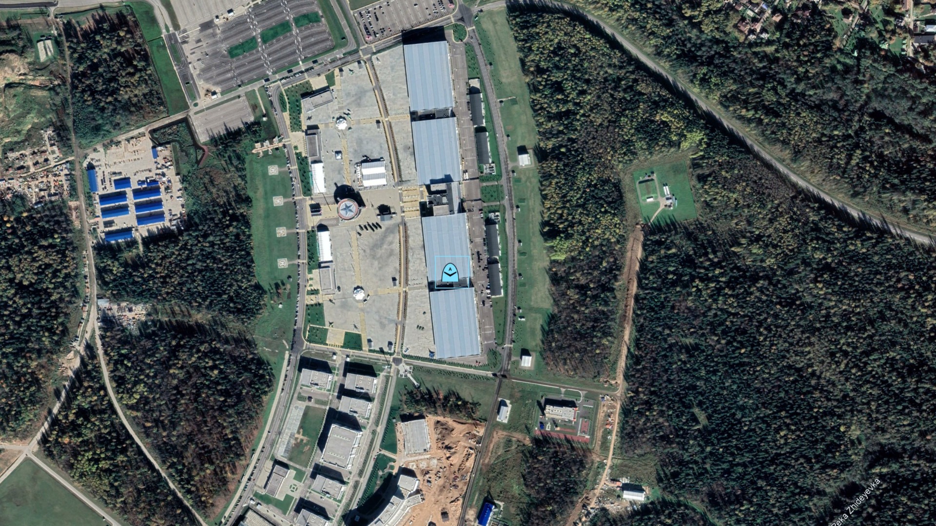 Місце влучання дрона у московському парку "Патріот". Джерело: Dnipro Osint