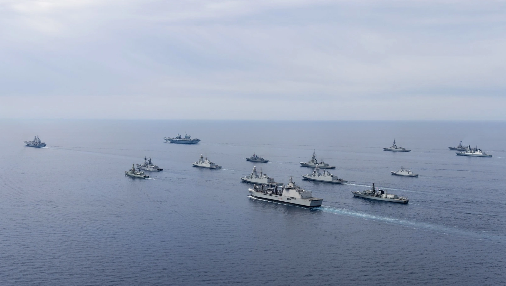 Британський та італійський авіаносці провели спільні навчання