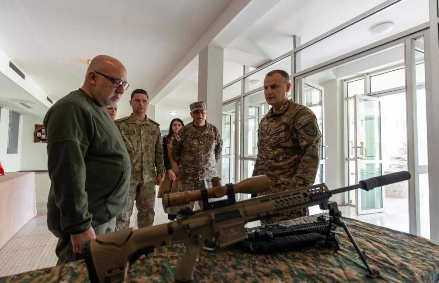 Турецька снайперська гвинтівка KMR762 та штурмова MPT-55 на озброєнні армії Грузії. 2025 рік. Грузія. Джерело: @SavunmaTR