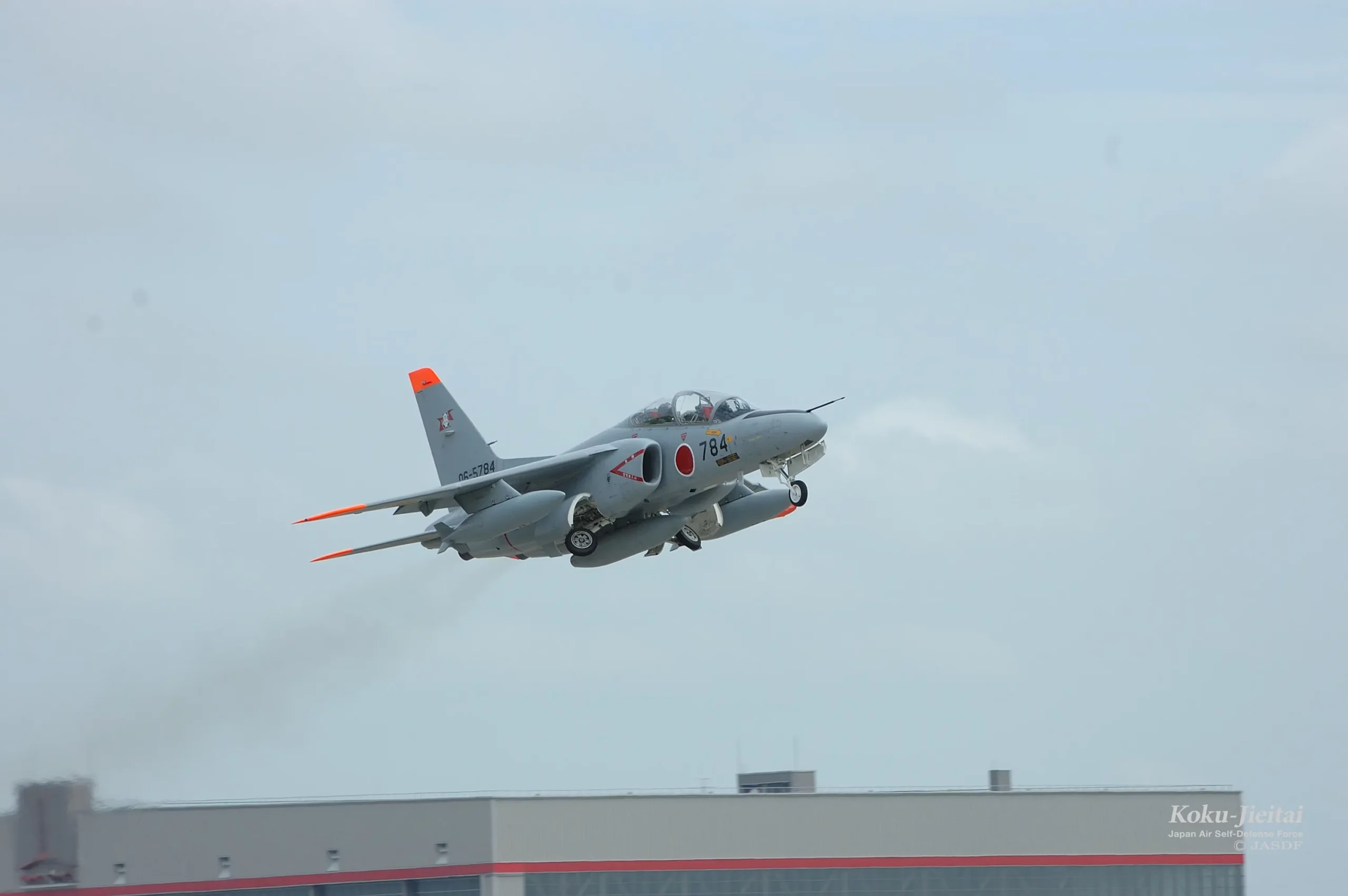 Навчально-тренувальний літак Kawasaki T-4. Фото: JASDF