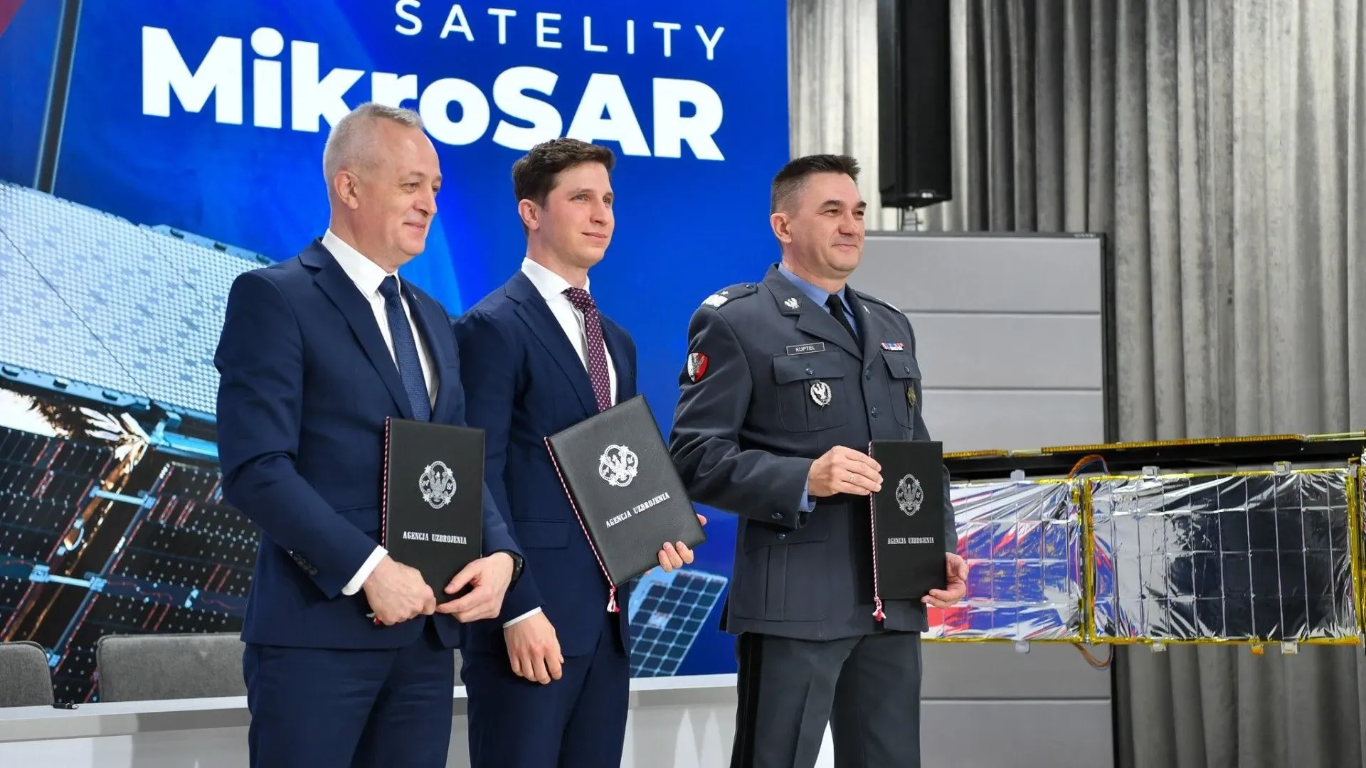 Підписання угоди з ICEYE Polska щодо купівлі Польщею супутників. Фото: Міністерство національної оборони