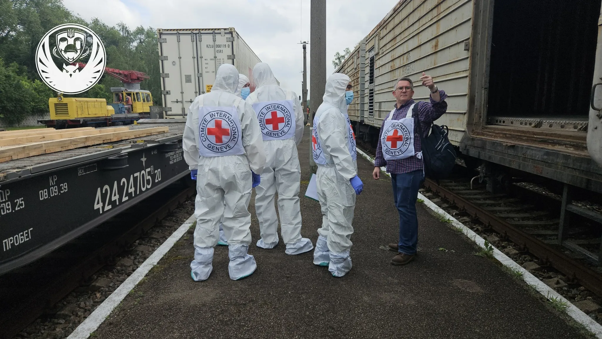 Працівники Міжнародного Комітету Червоного Хреста під час передачі тіл 13 червня 2025 року. Фото Координаційний штаб з питань поводження з військовополоненими