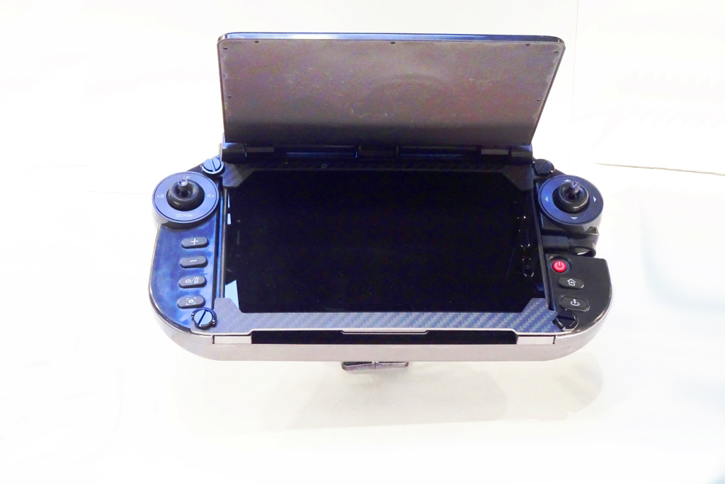 A tablet for controlling the Parrot ANAFI UKR quadcopter. France, June 2025. Photo: EDR On-Line/N. Novichkov