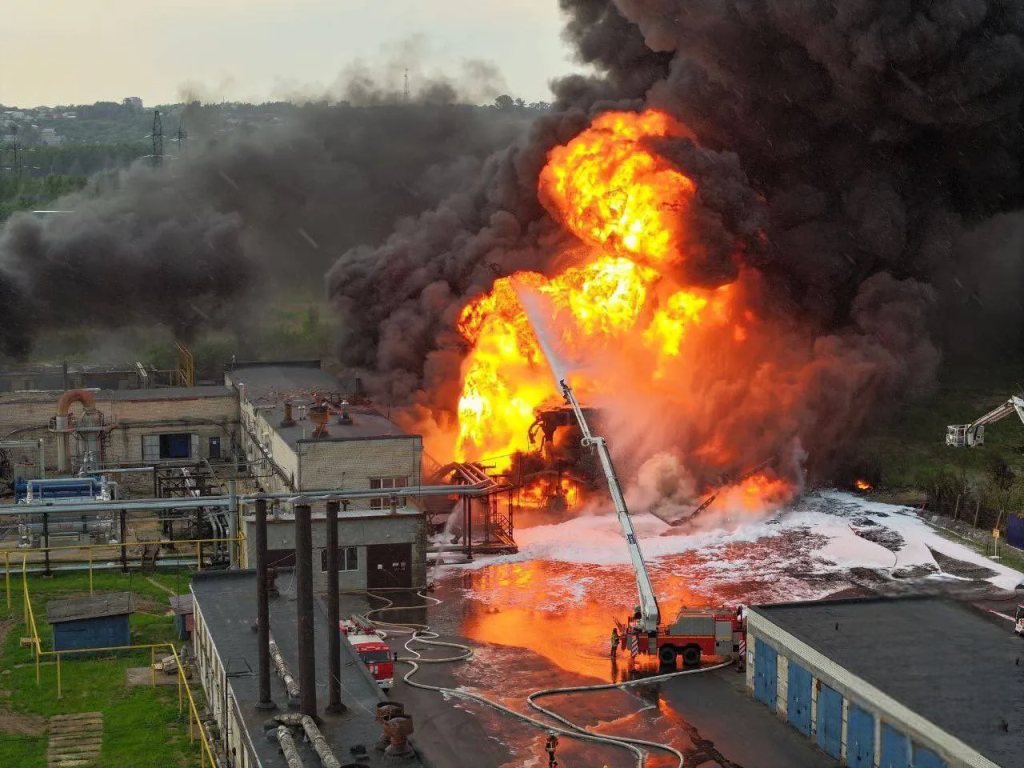 Наслідки ураження виробництва бітуму в Кстово. Фото з відкритих джерел