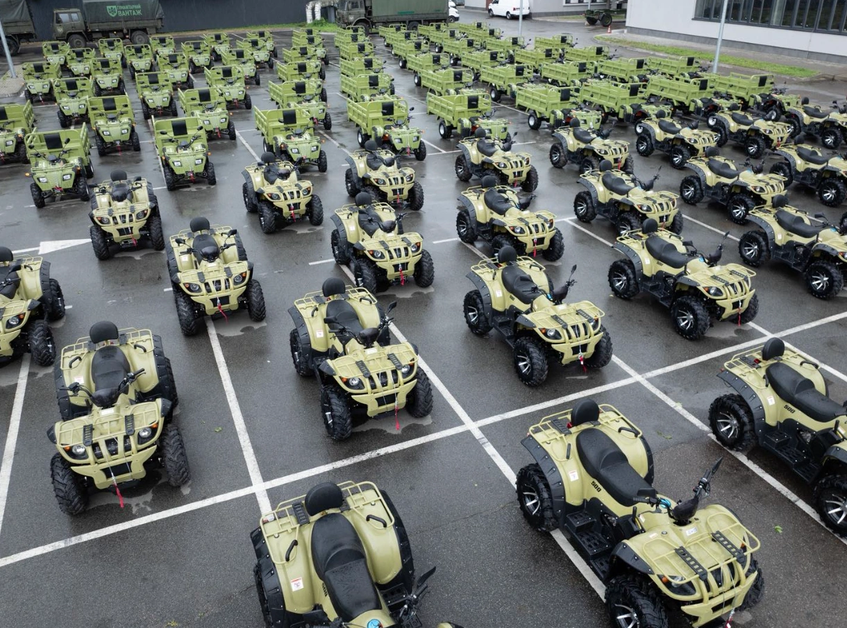 Порошенко передав військовим 92 квадроцикли