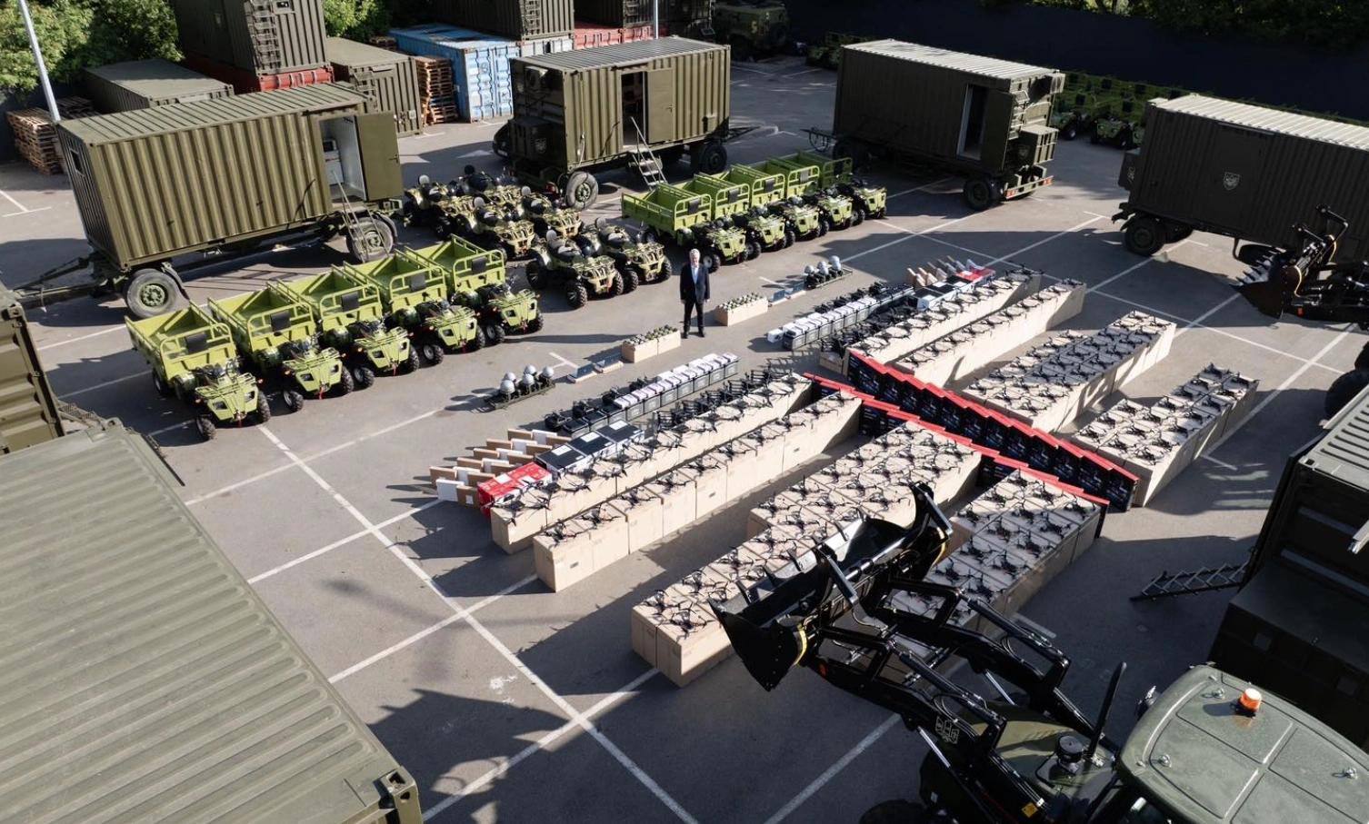 Партія різної техніки для військових. Червень 2025. Україна. Джерело: Петро Порошенко