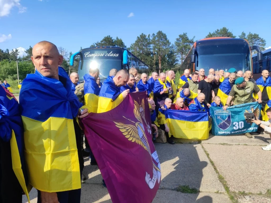 Звільнені українські військовослужбовці, 10.06.2025. Джерело: Володимир Зеленський.