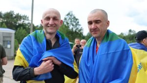 Україна повернула групу важкохворих військових із російського полону