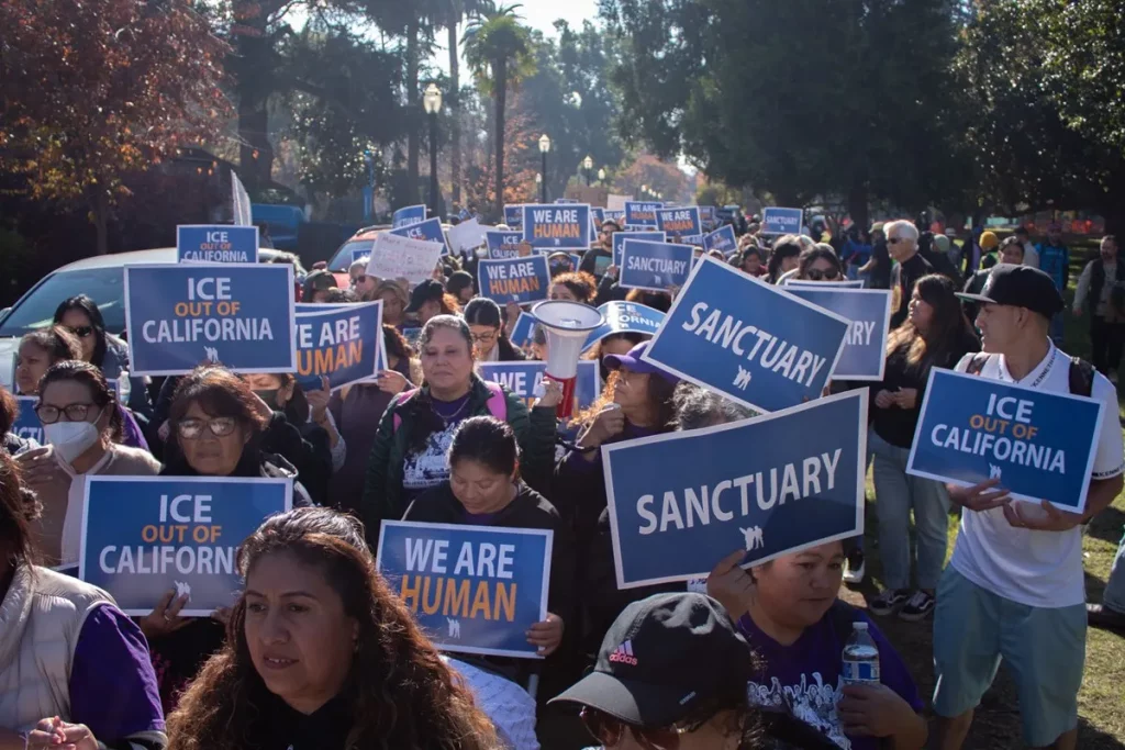 Протести проти міграційного закону у Сакраменто. Фото: Gerardo Zavala/CapRadio