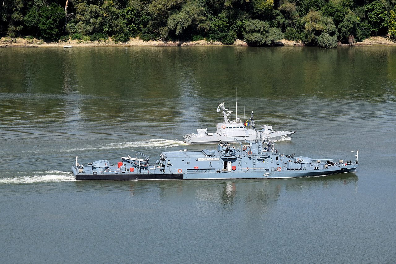 "Бердянськ" і румунський монітор "Ласкар Каторгіу" під час навчань "Ріверін-2018" на Дунаї. 4 вересня 2018 р.