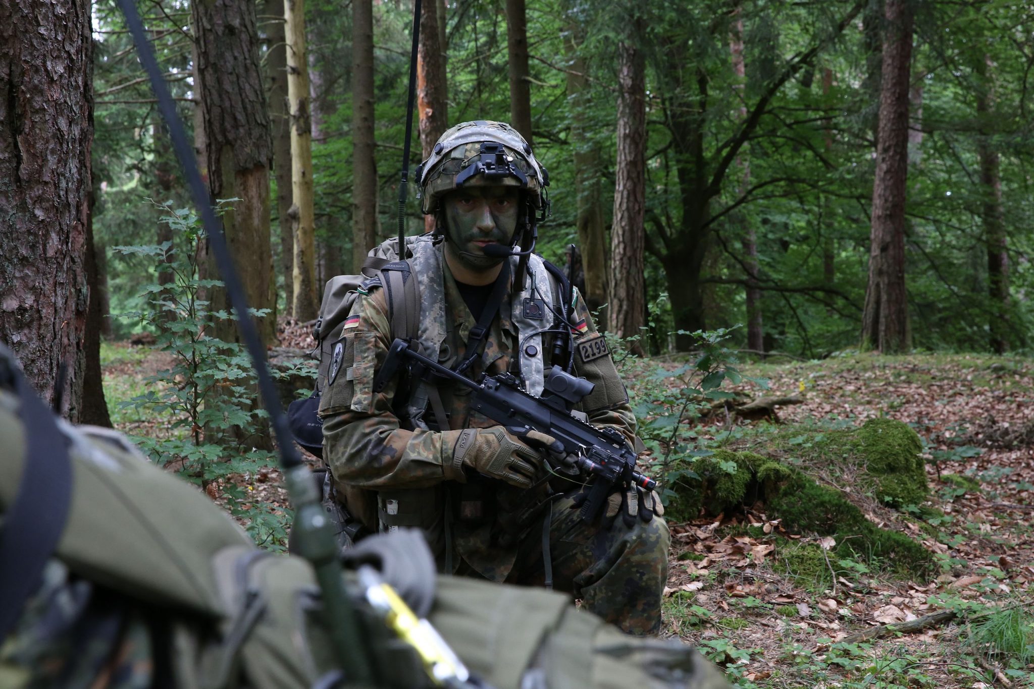 A German paratrooper from the 4th Parachute Division during exercises. Photo credits: Heer