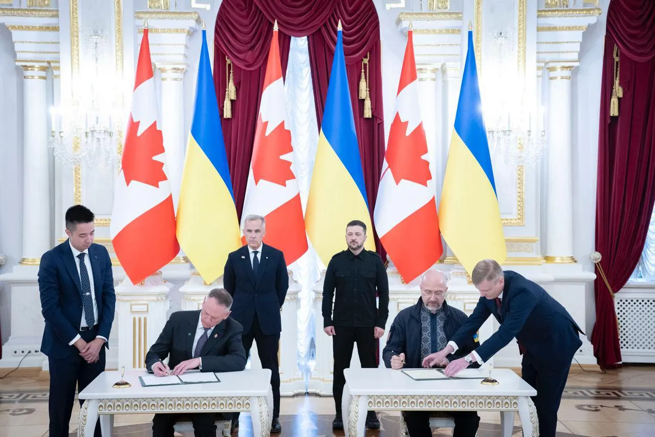 Signing of a letter of intent on joint production of weapons between Ukraine and Canada. Photo credits: Denys Shmyhal