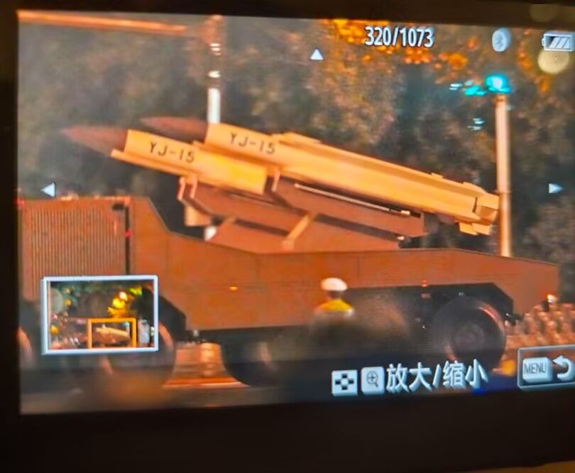 Ракета YJ-15 під час підготовки до параду. Фото: Weibo