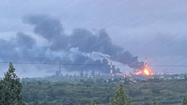 Fire at the refinery in Syzran, Russia. August 15, 2025. Source: @Exilenova_plus