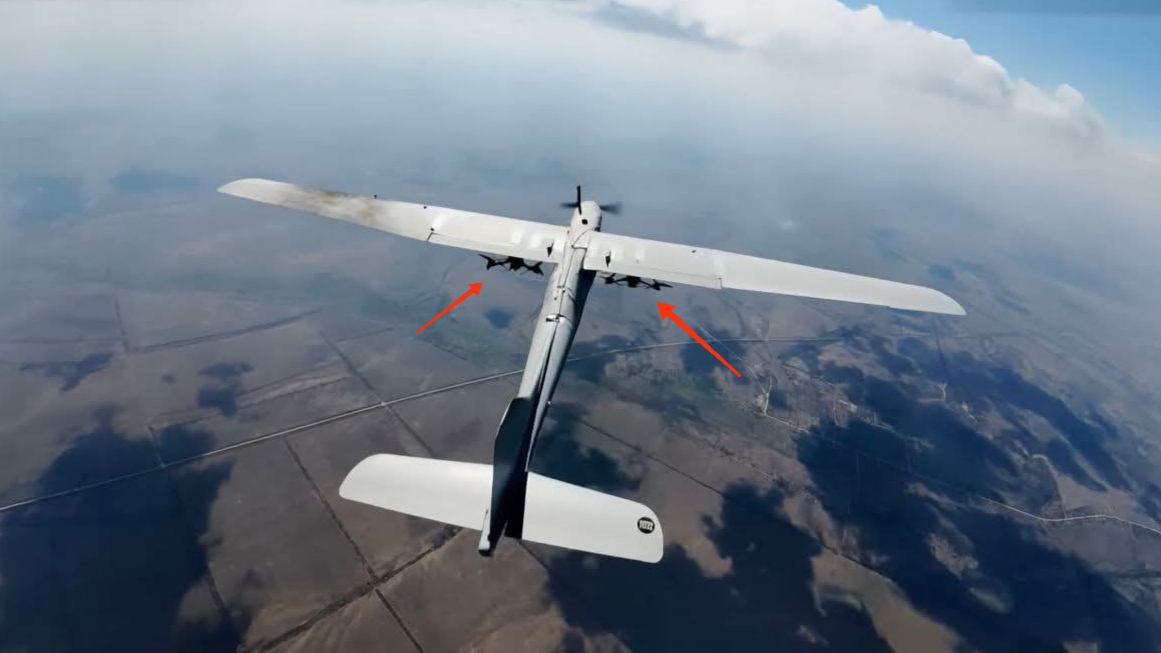 Російський «Орлан» з FPV-дронами під крилами. Серпень 2025. Україна. Джерело: 118 ОМБр.