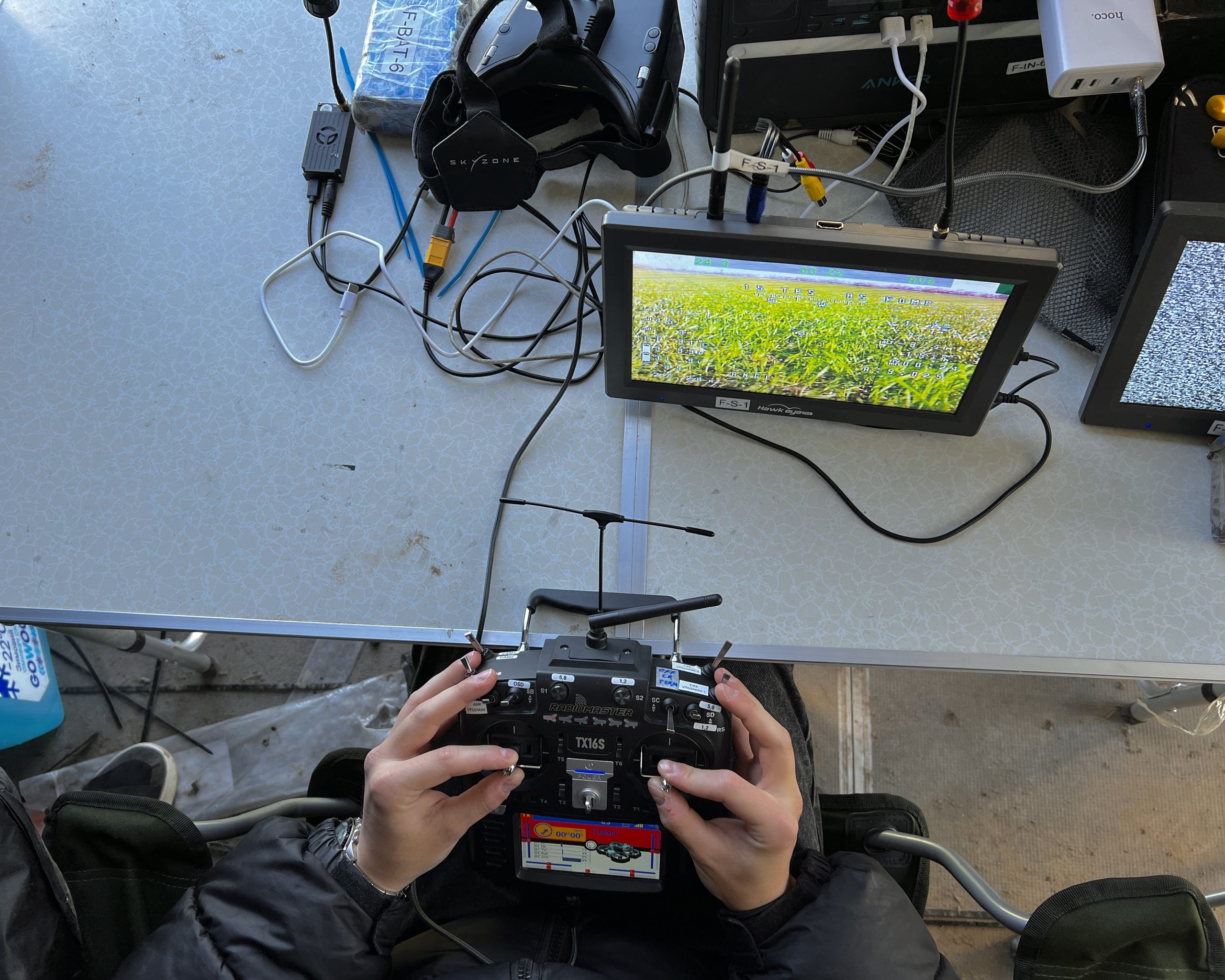 Controlling an FPV drone with the Narsil homing system. Photo credits: Dwarf Engineering