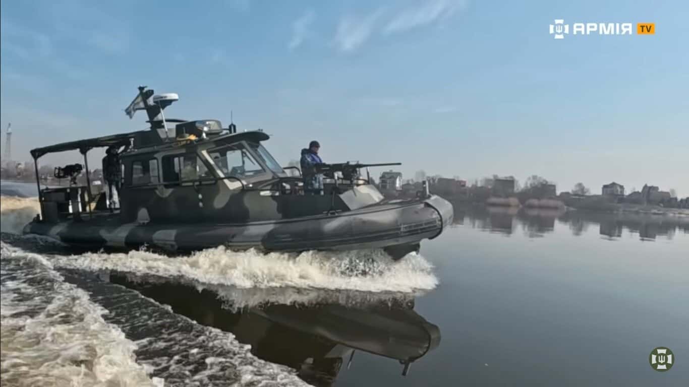 Sea Ark Dauntless boat of the Ukrainian Navy River Flotilla. Screenshot from the ArmyTV video