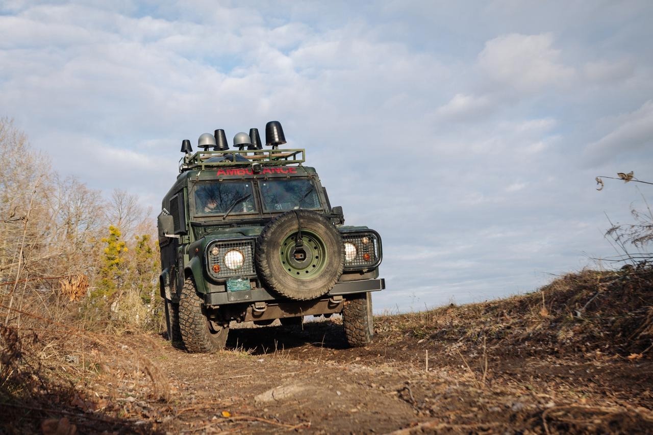 A Land Rover retrofitted with EW systems. Photo credits: UNWAVE