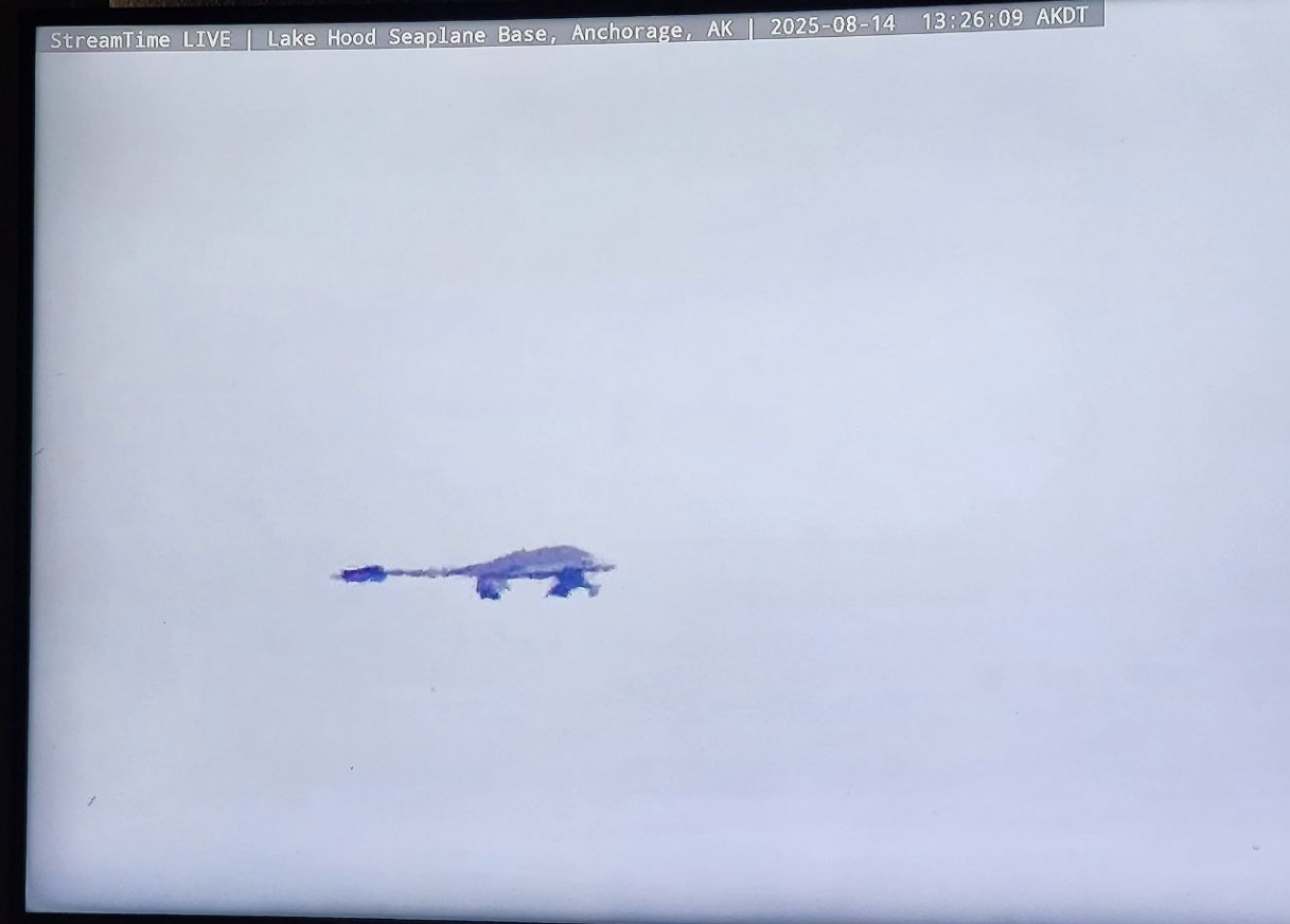 Бомбардувальники B-2 Spirit прибуває на авіабазу Елмендорф-Річардсон в Анкориджі, штат Аляска. 14.08.2025. Джерело: StreamTime LIVE