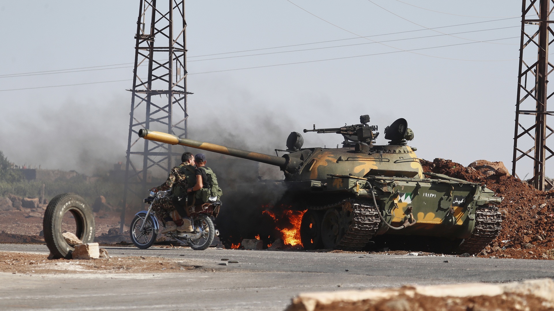 Syrian government soldiers ride on the outskirts of Suwayda, where clashes broke out between Druze militias and Sunni Bedouin clans in southern Syria, Monday, July 14th, 2025. Photo: AP