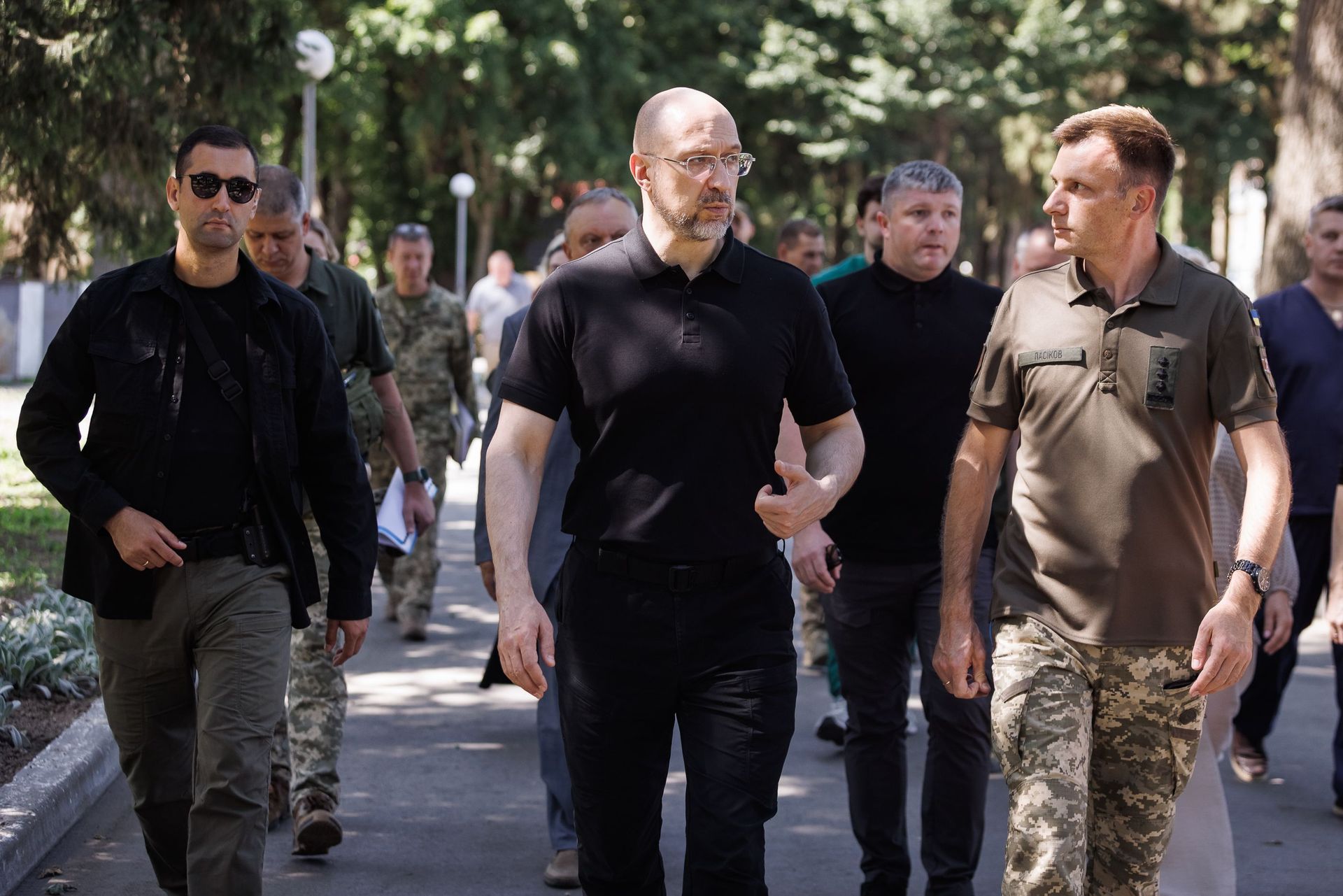 Денис Шмигаль у Маріупольському військовому госпіталі на Кіровоградщині. Серпень 2025. Джерело: Міноборони України