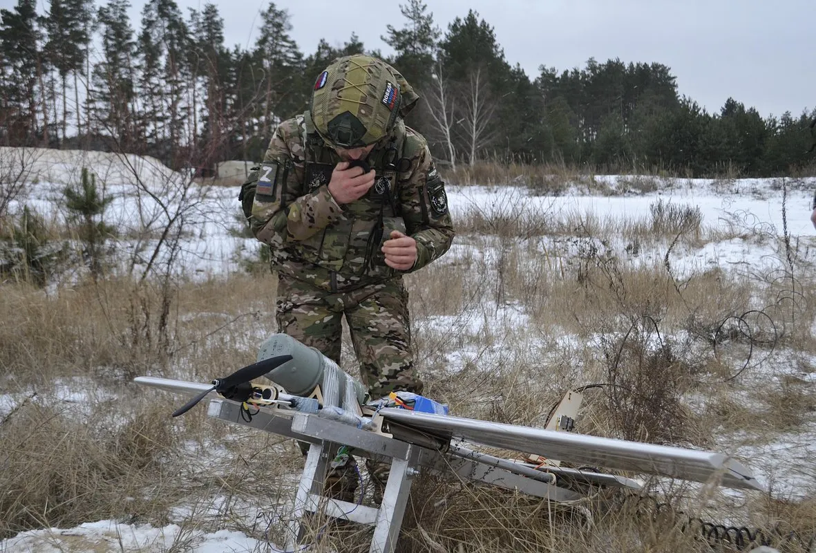 A Russian serviceman from the Rubicon center prepares a Molniya strike UAV for launch. Photo from open sources