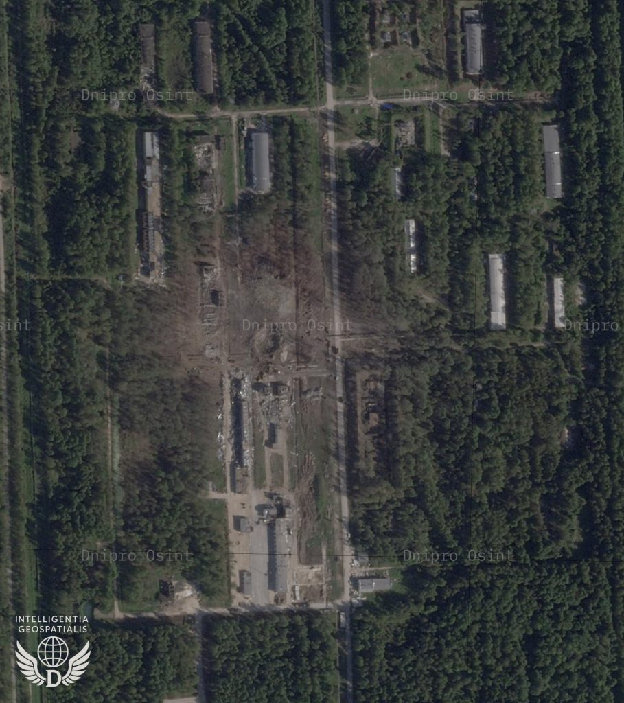 Вирва на місці порохового цеху заводу «Эластик». Джерело: Dnipro Osint.