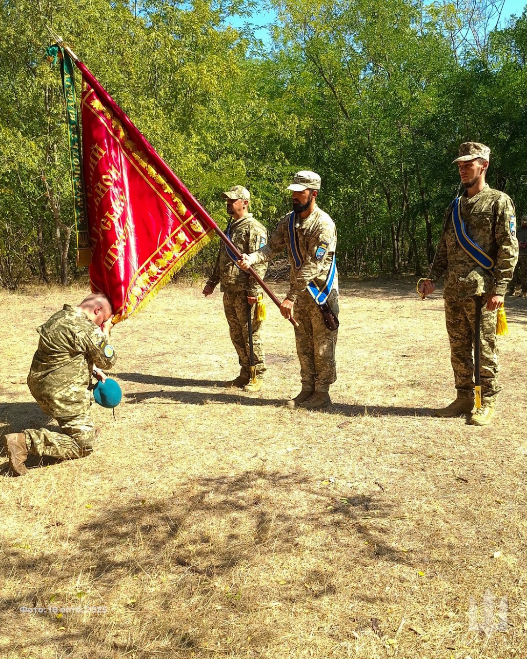 Передача бойового прапора новому командиру. 29 серпня 2025 року. Фото: 18 ОПТБ
