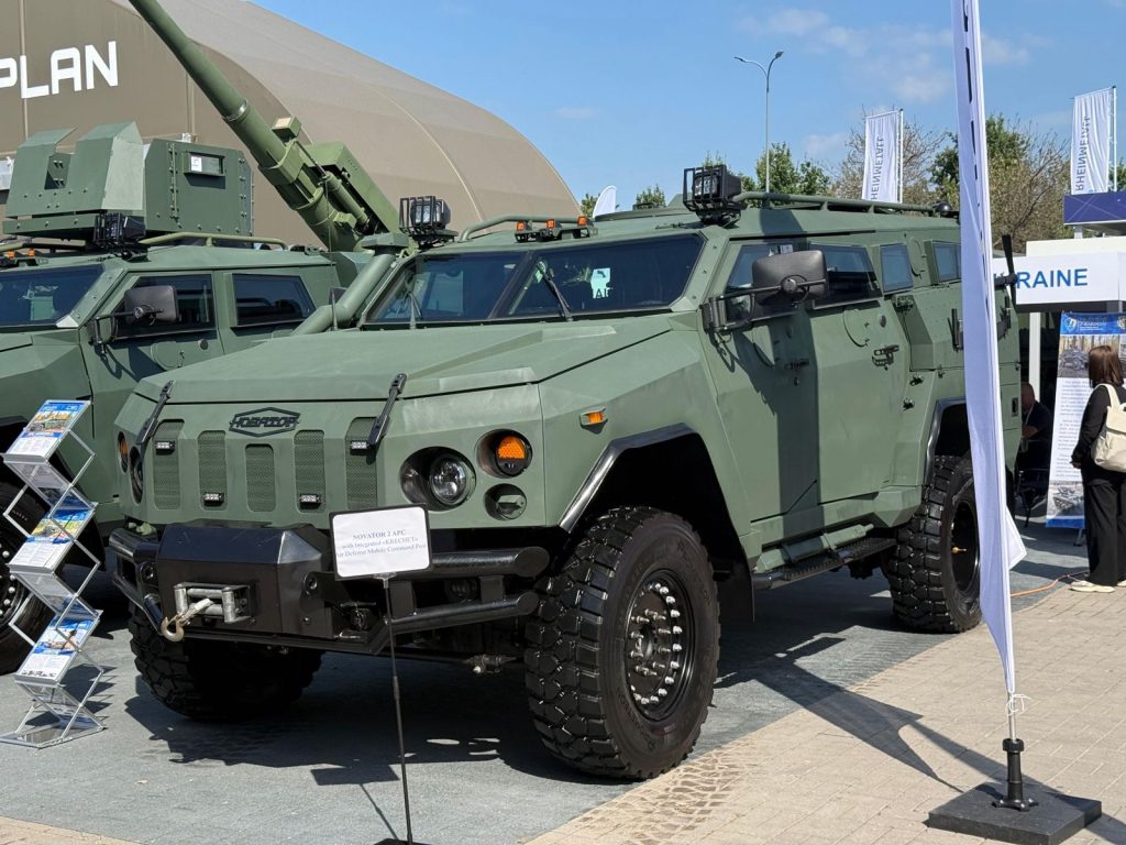 Командно-штабна машина «Кречет» на базі бронеавтомобіля «Новатор 2», MSPO 2025. Фото: «Українська бронетехніка»
