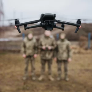 SVAROG та Dronarium запустили курс керування FPV та розвідувальними дронами для цивільних