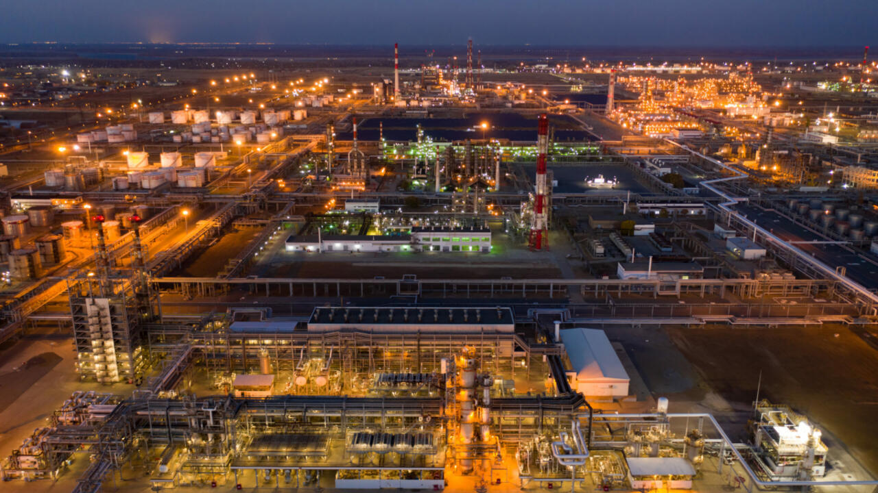 Волгоградський НПЗ припинив роботу після атаки дронів — ССО ЗСУ