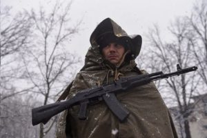 Маскхалати не врятували: FPV-дрони ЗСУ спіймали окупантів-невдах