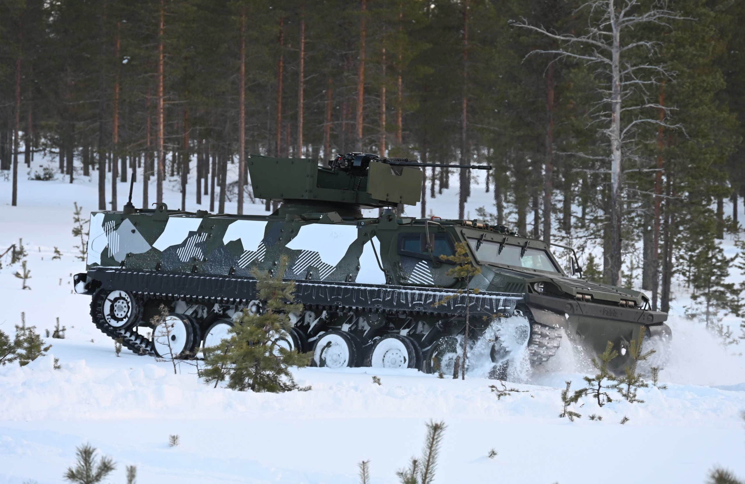 МТ-ЛБ по-фінськи: компанія Patria показала гусеничний броневсюдихід TRACKX