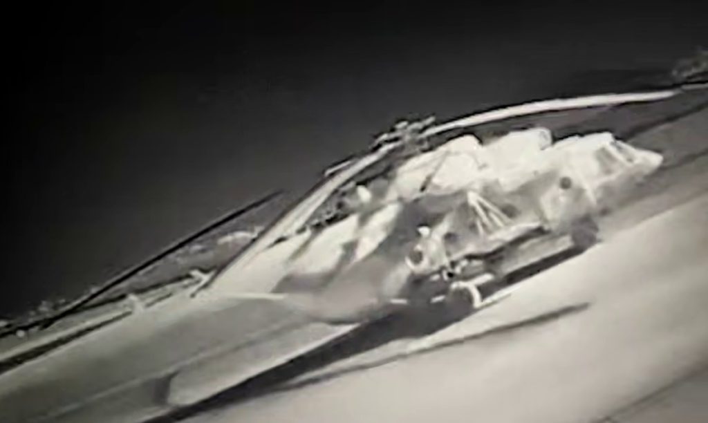 Російський гелікоптер Ми-8 в об'єктиві українського безпілотника, 1вересня 2025. Фото: Головне управління розвідки