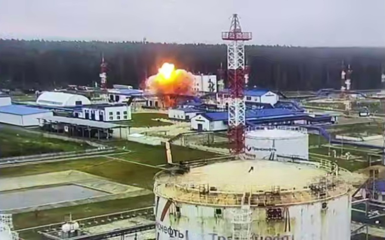 Україна повторно ударила по паливному об’єкту «Второво»