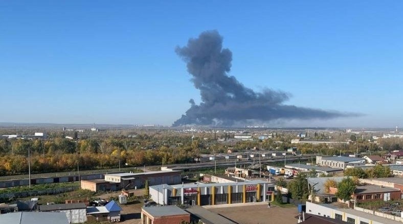 Пожежа на території нафтопереробного заводу у місті Салават. 24/09/2025. Фото: Astra